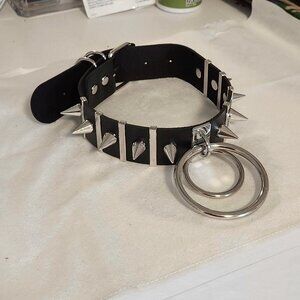 Black choker necklace/fashion collar with spikes and O rings, 12"-16"